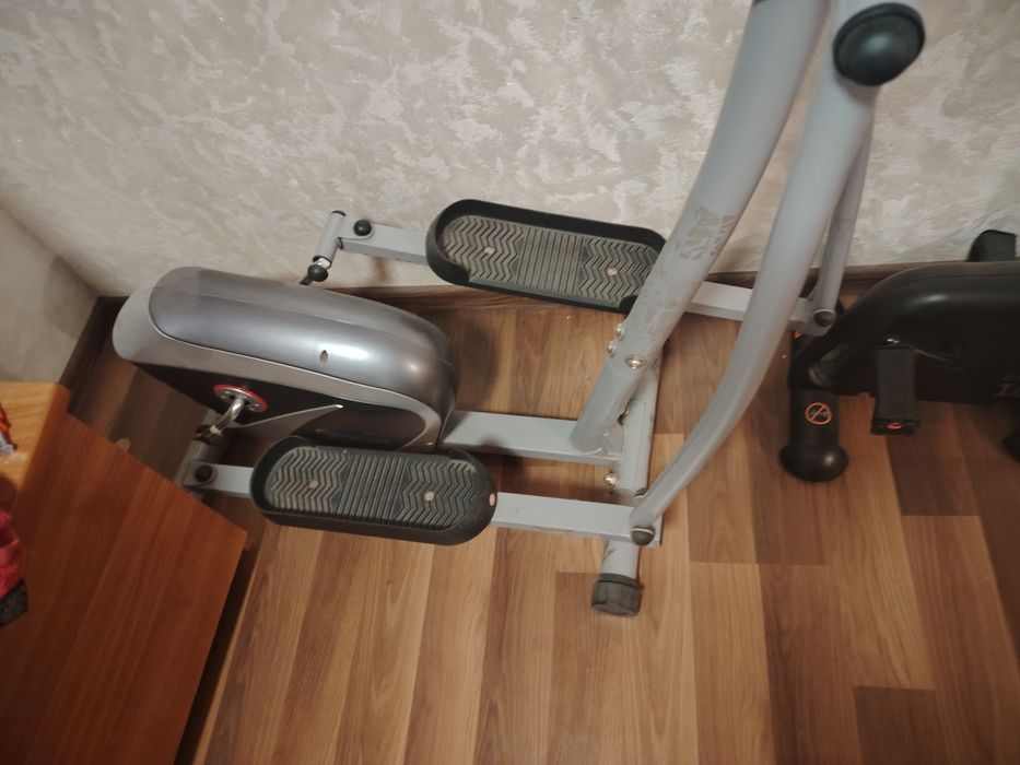 Bicicletă eliptică