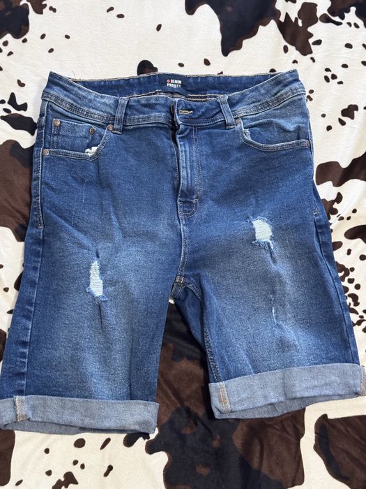 Разпродажба на дрехи – всичко по 20 лв