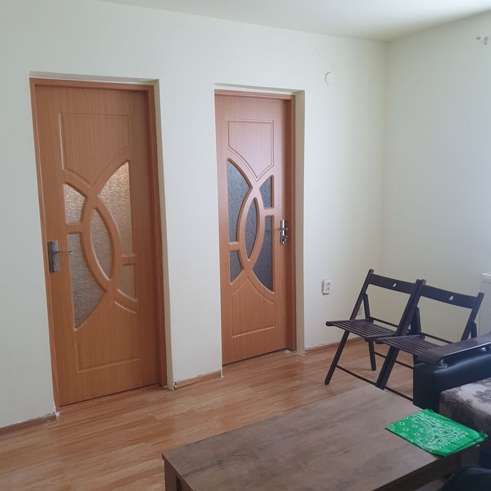 Apartament cu 3 camere + boxa la subsol de vânzare
