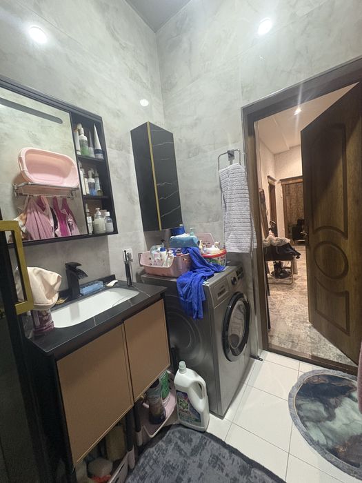 Очень дешево двухкомнатную квартиру в квартире имеется все удобства…..