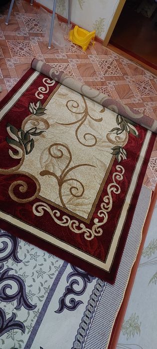 Продаётся ковёр.