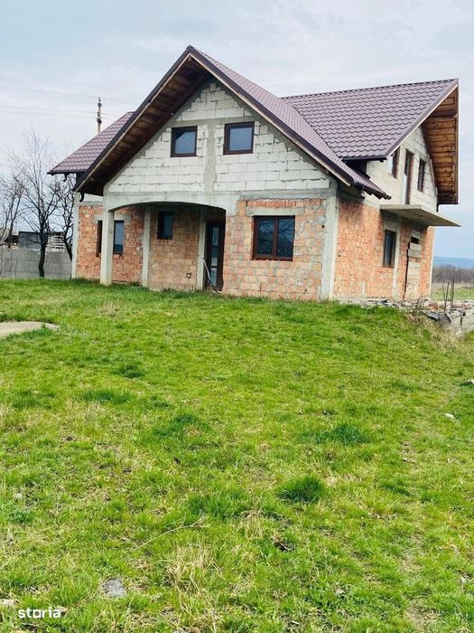 De vanzare Vila la rosu din caramida in apropiere de Roman,79.900 euro