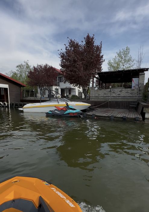 Vila petreceri pe lac Snagov cu piscina si barca