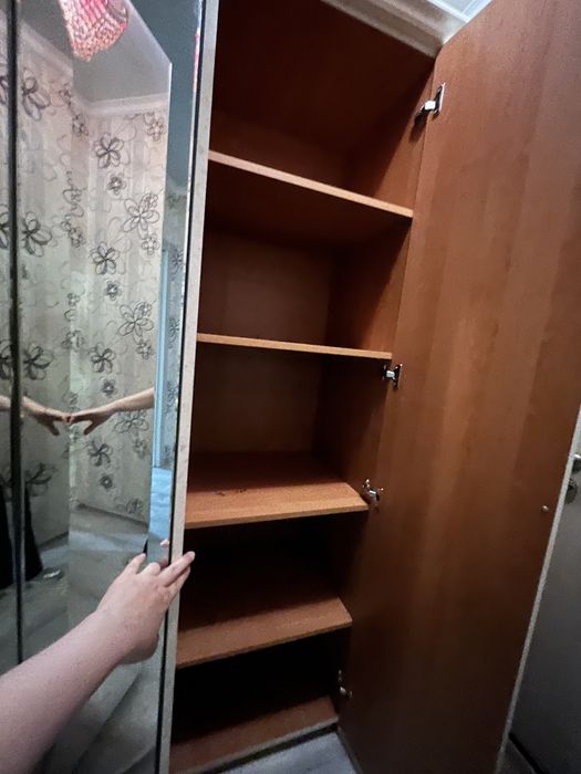 Продам кровать , тумбы, шкаф