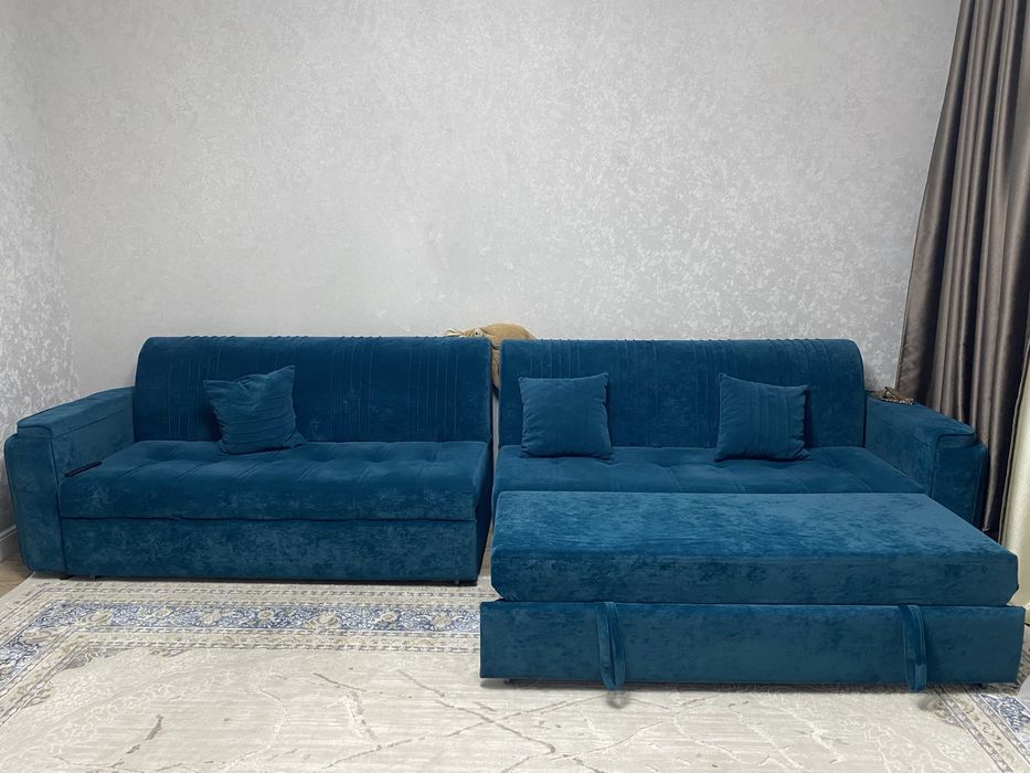 Гостиной диван тёмно синний