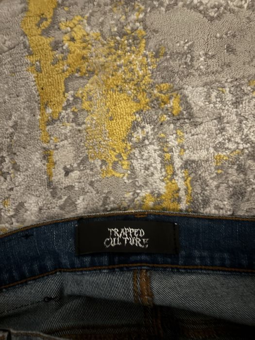 Blugi trapped culture