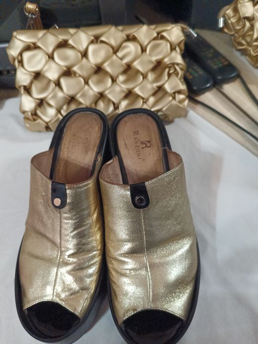 Обувь женская и одежда