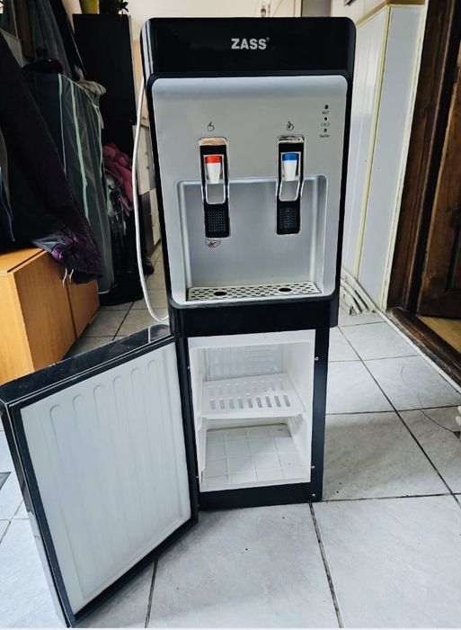 Dozator de apa cu mini frigifer
