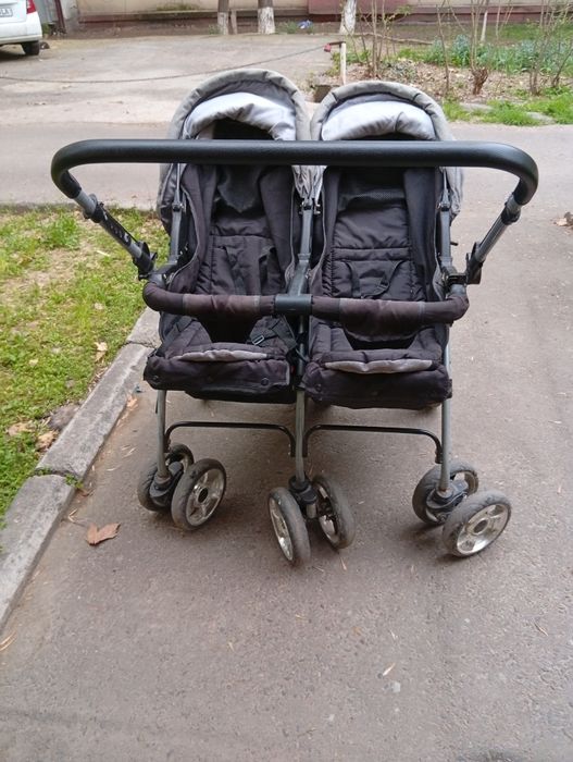 Коляска для двойшяшек