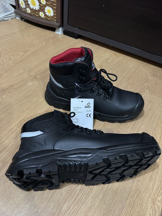 Работни обувки с метално бомбе 45номер