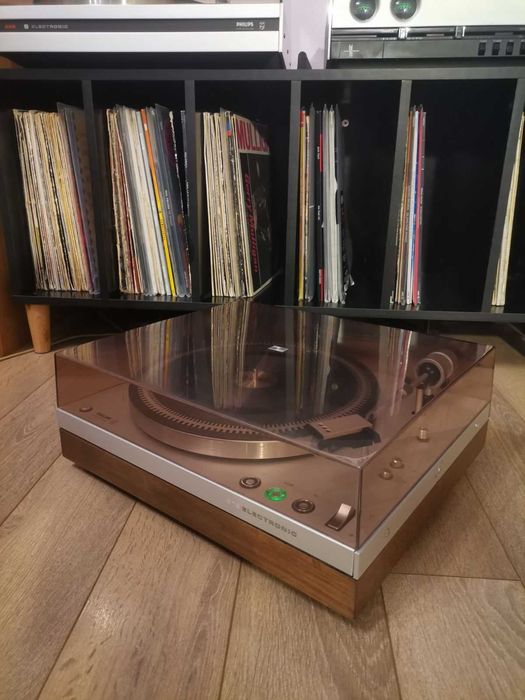 Продавам грамофон PHILIPS 22GA212 Electronic