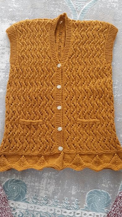 Жилеты, продаются