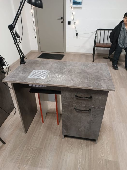 Маникюрные столы