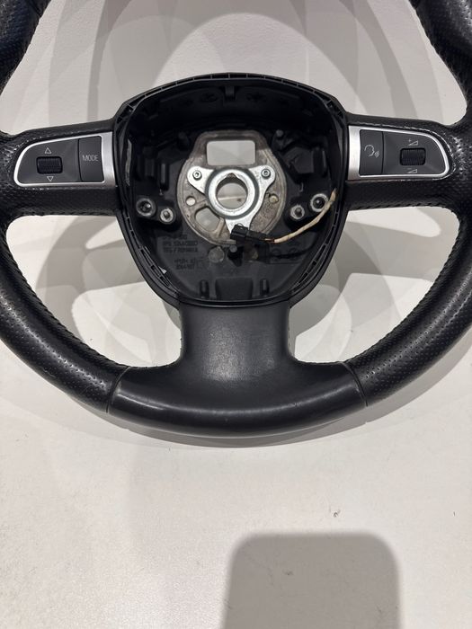 Audi A3 кожен волан Ауди А3