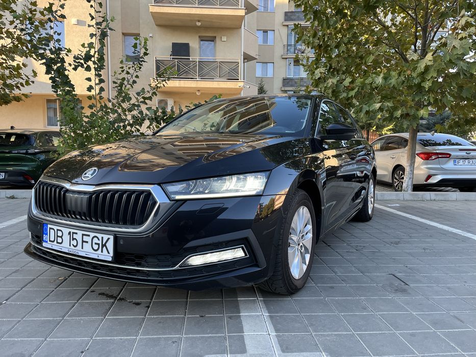 Skoda Octavia 2021 Diesel 2.0 manual incalzire scaune bord digital senzori parcare recunoastere semne faruri led geamuri privacy navigatie mare