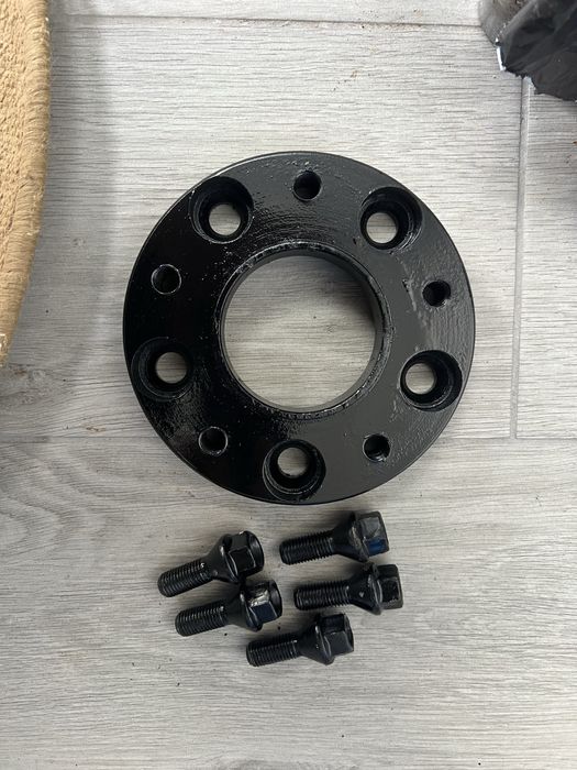 Flanse / distantieri negri 5x120 20mm / 2 cm BMW cu prezoane