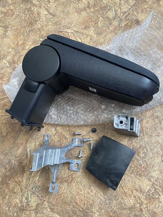 Продается подлокотник на Поло седан