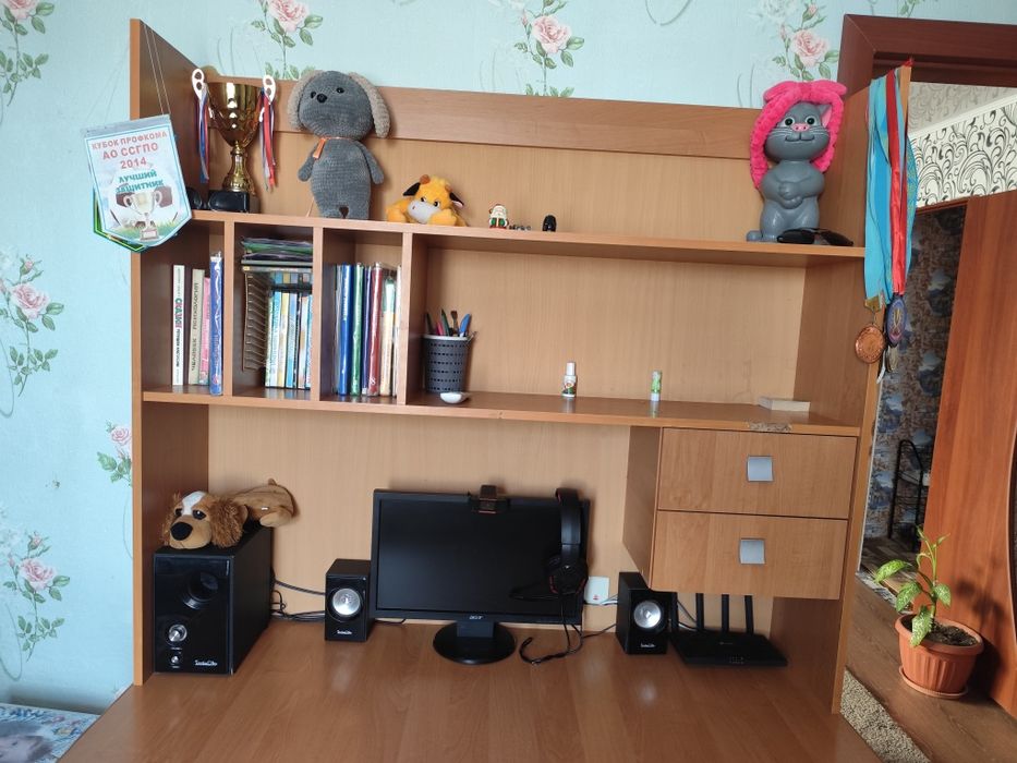 Продам стол компьютерный недорого