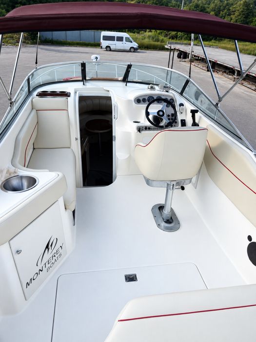 Barcă Monterey 265 Cruiser + peridoc inclus