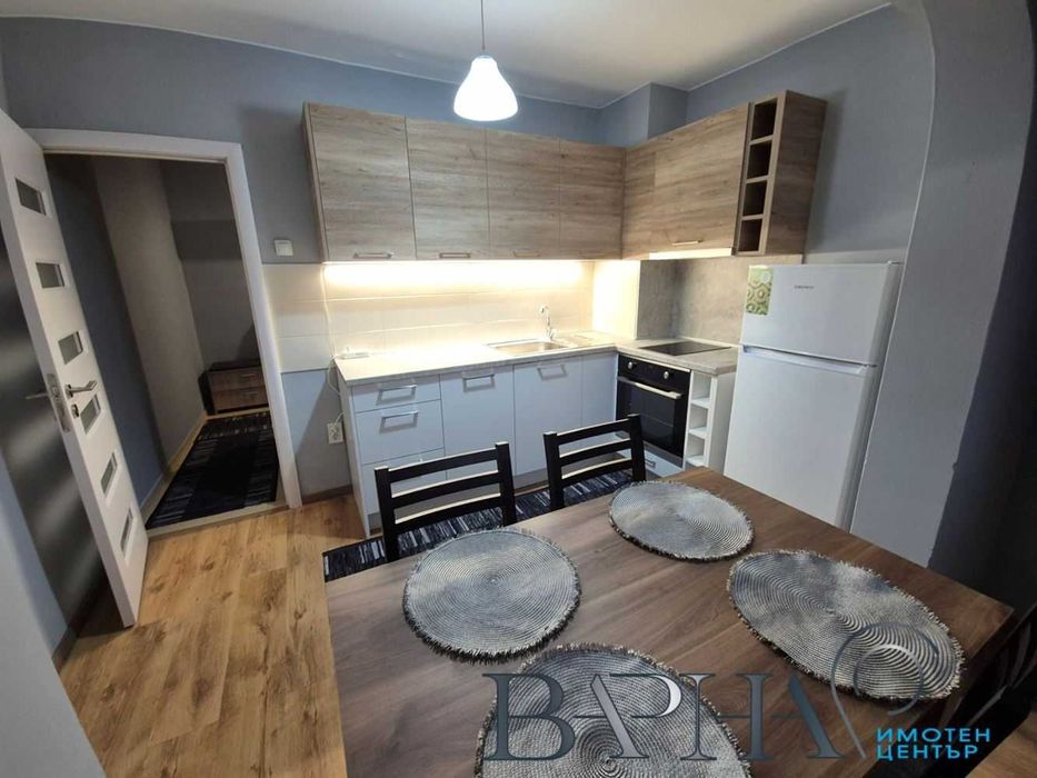Дава се под наем Двустаен апартамент в Варна, Център - 45 кв.м за 353.94 € - Снимка #1