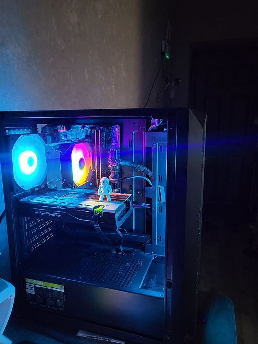 Kompyuter   sotiladi.