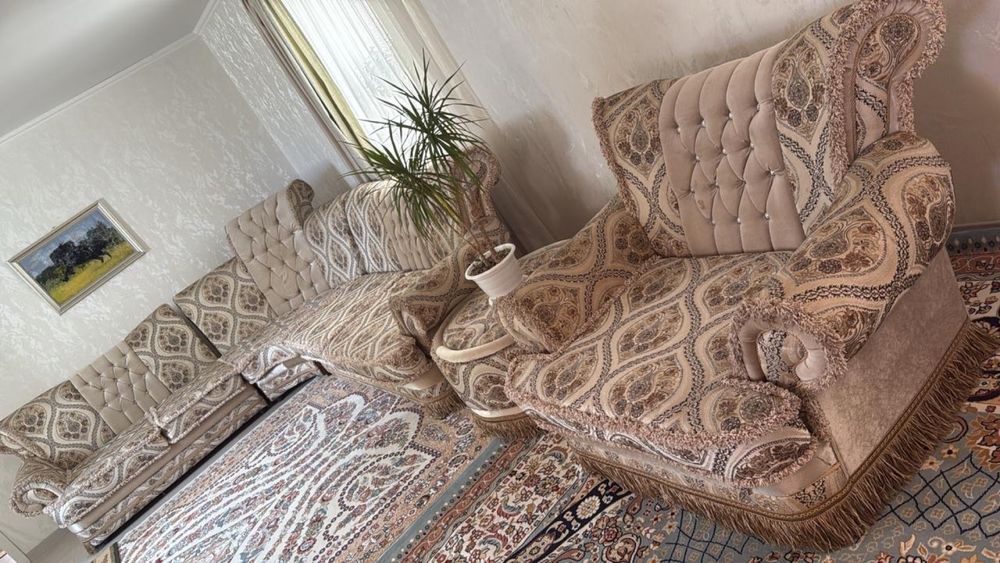 Продам диван большой для гостинной