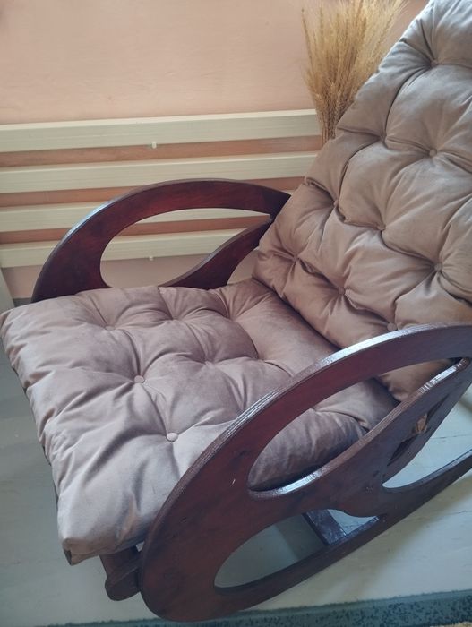Продам кресло качалку