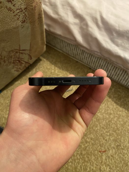 Iphone 13 темно-синего цвета