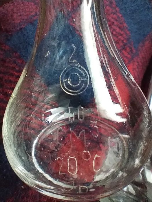 Колби обем 50 ml и температура на калибриране 20°C