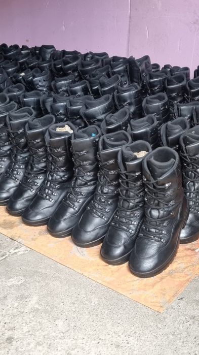 Vand bocancii de piele