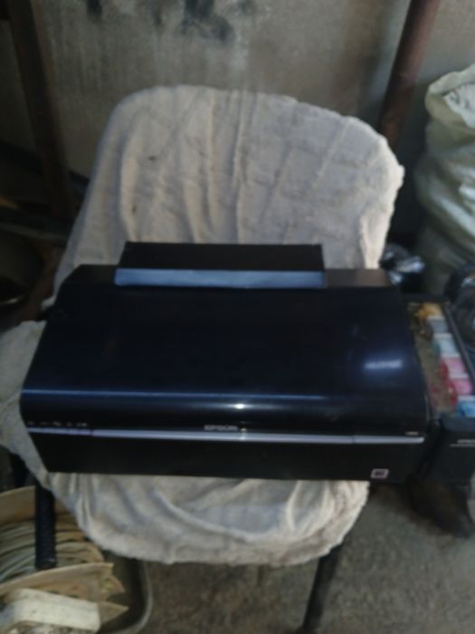 Продам  принтер Epson L805.