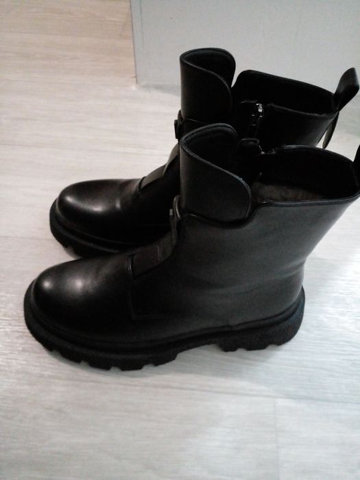 Продаётся женские сапоги. Размер 40. Новый.