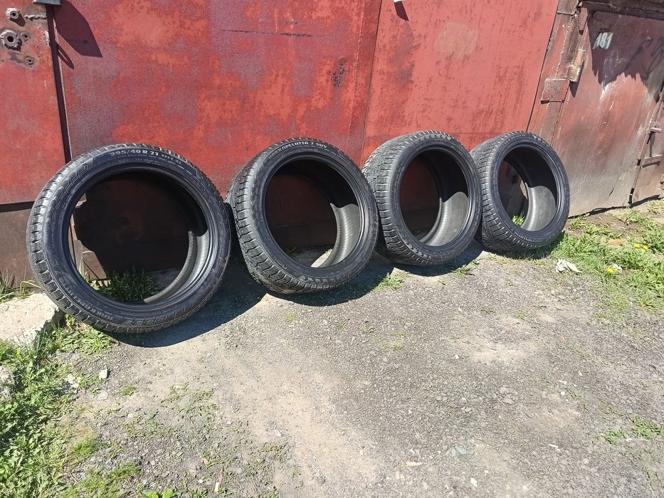 Шины зимние Б/У  295/40 R21