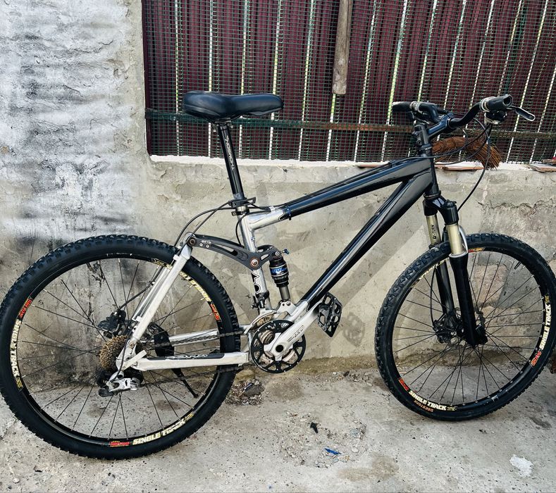 Vand bicicleta de munte