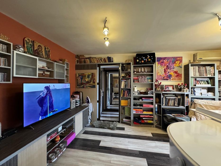 Vând urgent apartament cu 2 camere situat în zona centrală, Griviței.