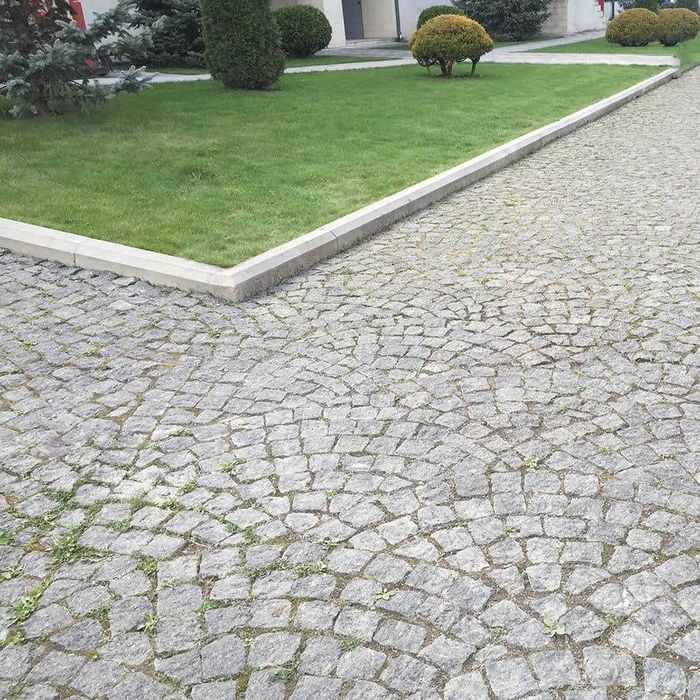 Piatră Cubică de Granit: Pachet cu Montaj și Livrare Inclusă