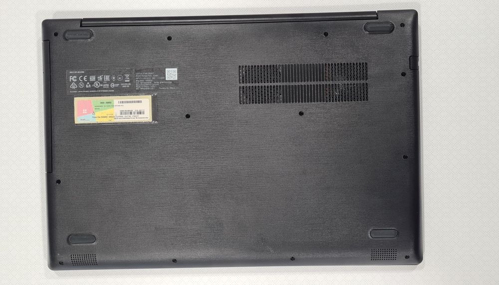 Лаптоп  Lenovo 15.6 RAM 8Gb DDR4, SSD 128/Windows 11