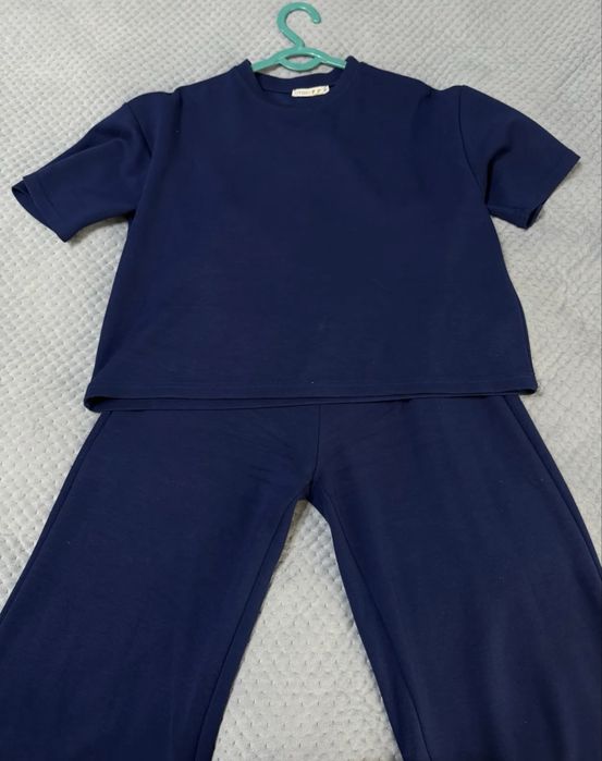 Спортивный костюм от бренда OYSHO