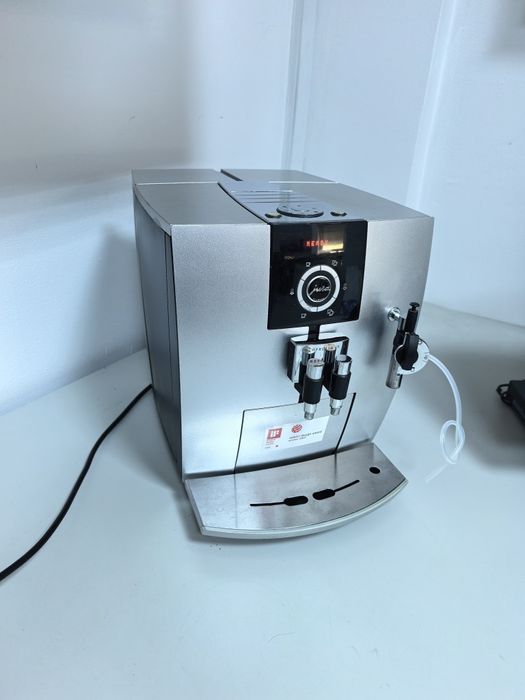 Espresor Jura Impressa J5 cu furtun spumare lapte cafea boabe sau macinata