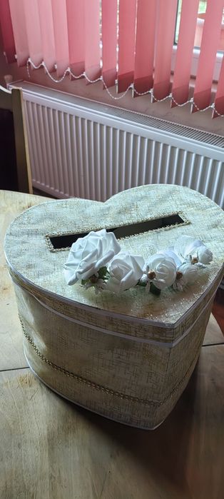 Продавам сватбена, бална рокля и някои аксесоари