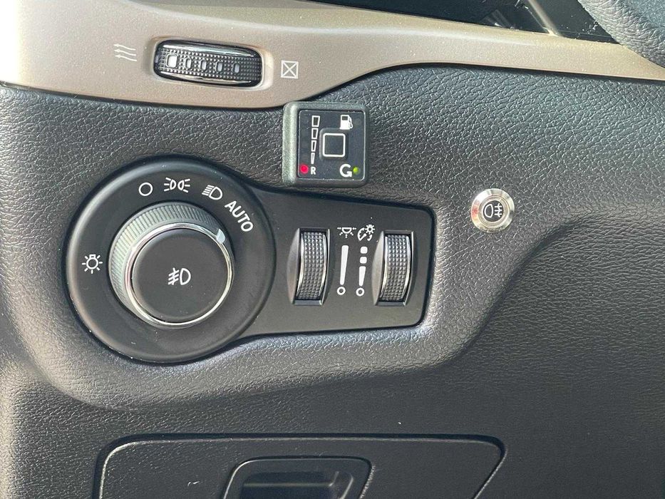 JEEP Cherokee 2.4 174 к.с Бензин / Газ Автоматик 9 Скорости Автоматик