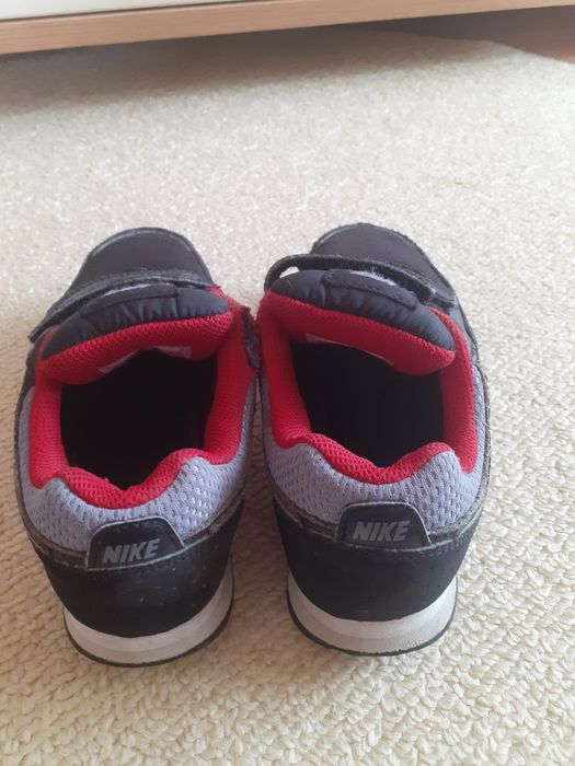 Nike маратонки номер 30