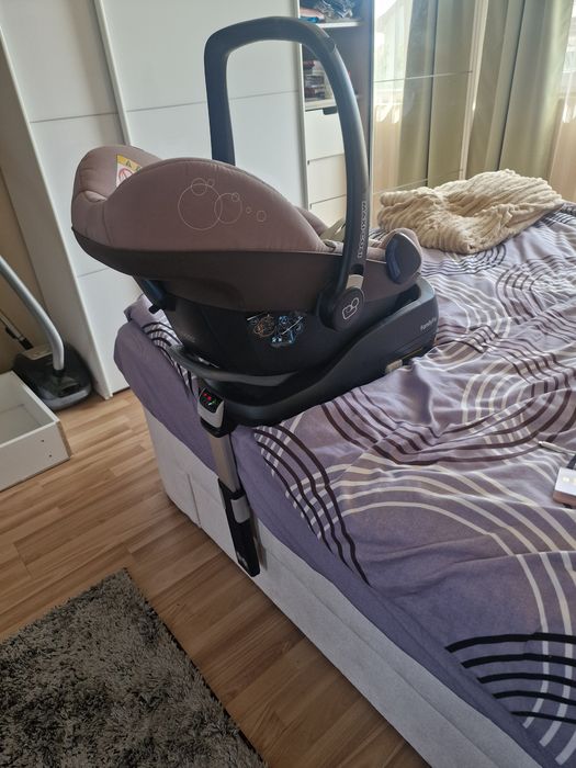 Maxi cosi детско столче + основа,пълен комплект,isofix
