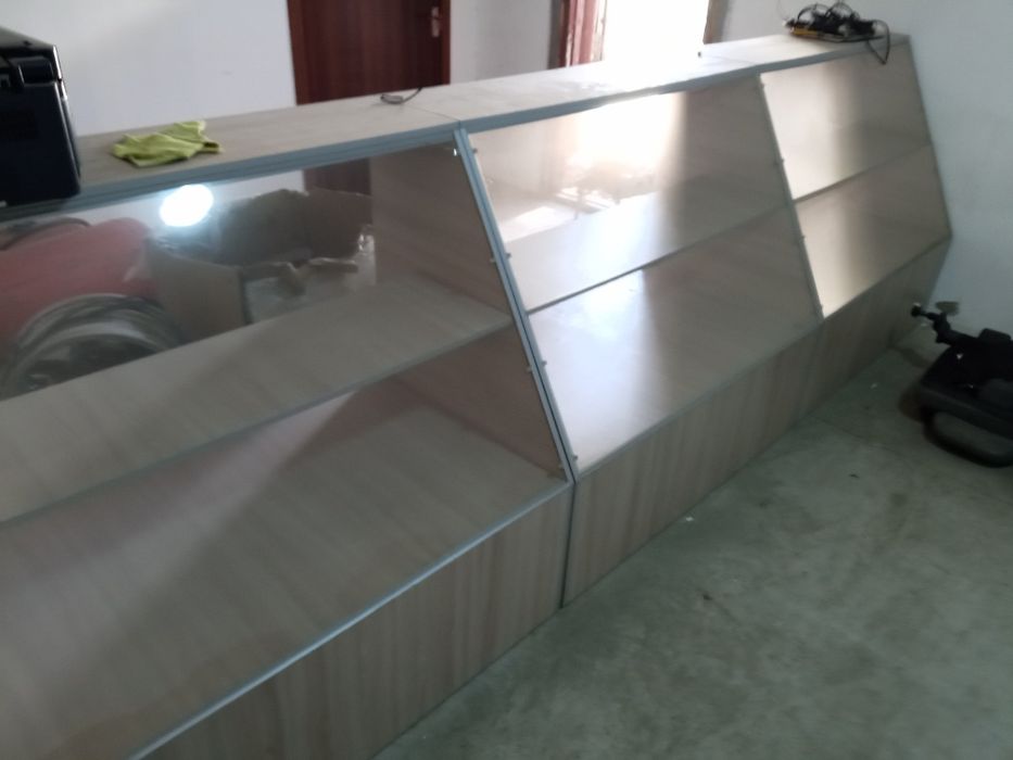 Продам витрины три блока