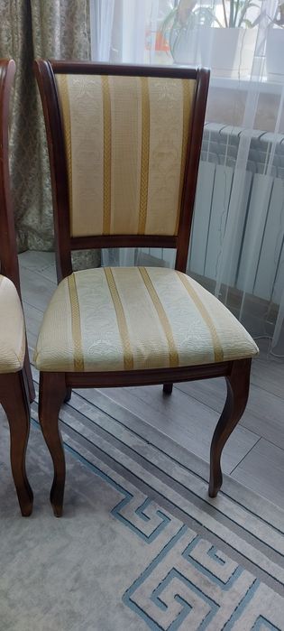 Продам стол и 4 стула