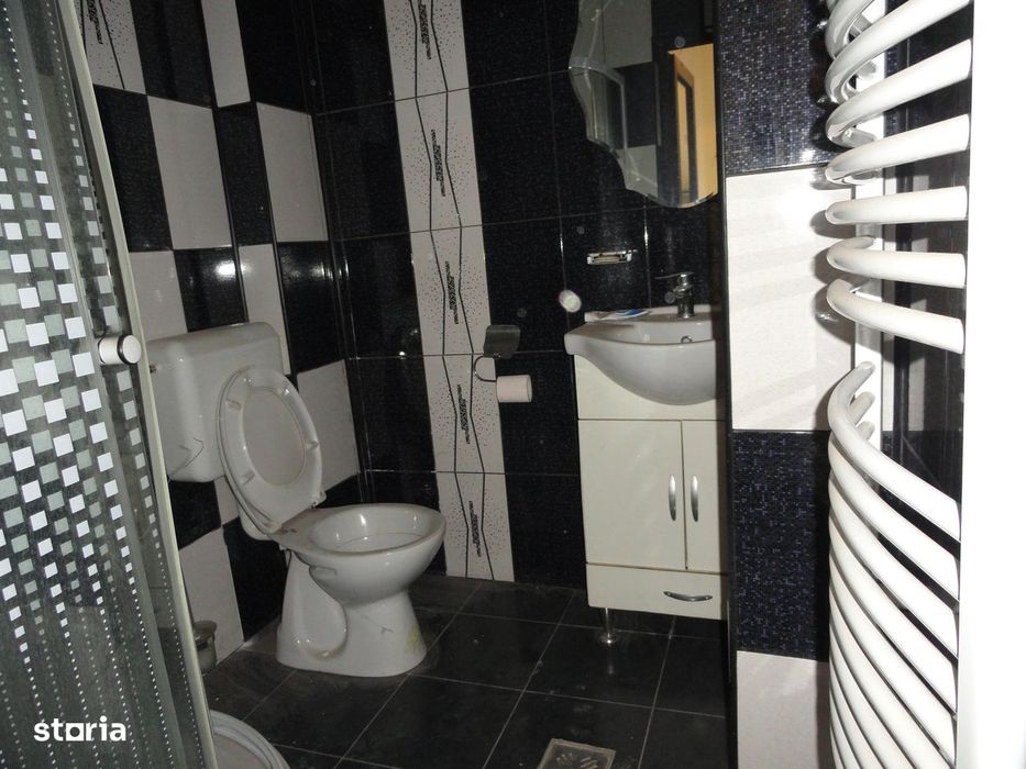 Spatiu comercial 79 mp acces stradal zona centrala langa Hotel Anirok