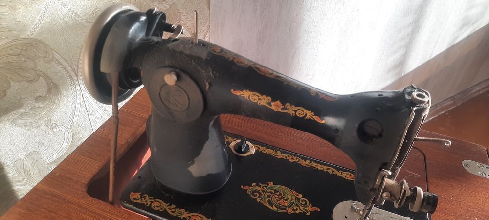 Продам швейную машинку СССР