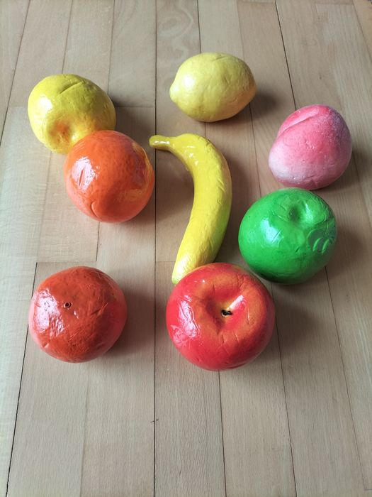 Lot fructe din spumă
