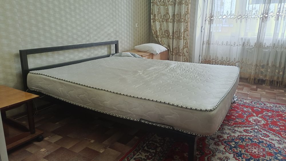 Двуспальная кровать