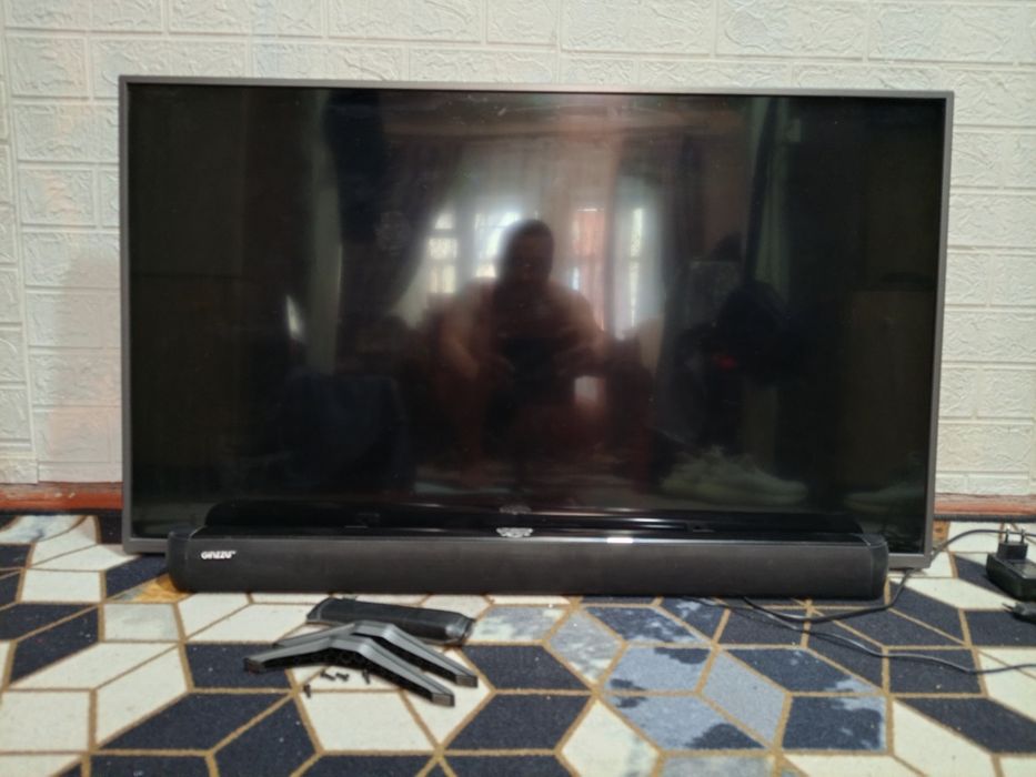 Hartens 43" диагональ в отличном состоянии!